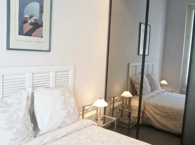 Flat Apartment *